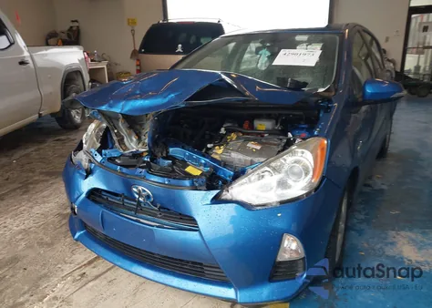 2013 Toyota Prius C Three from USA, damaged, VIN JTDKDTB30D1048183